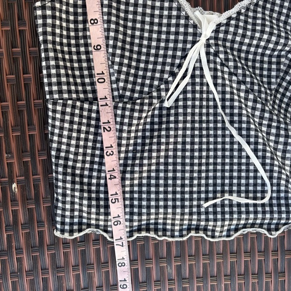 Elegant Black and White Gingham Crop Top - Picture 11 of 11